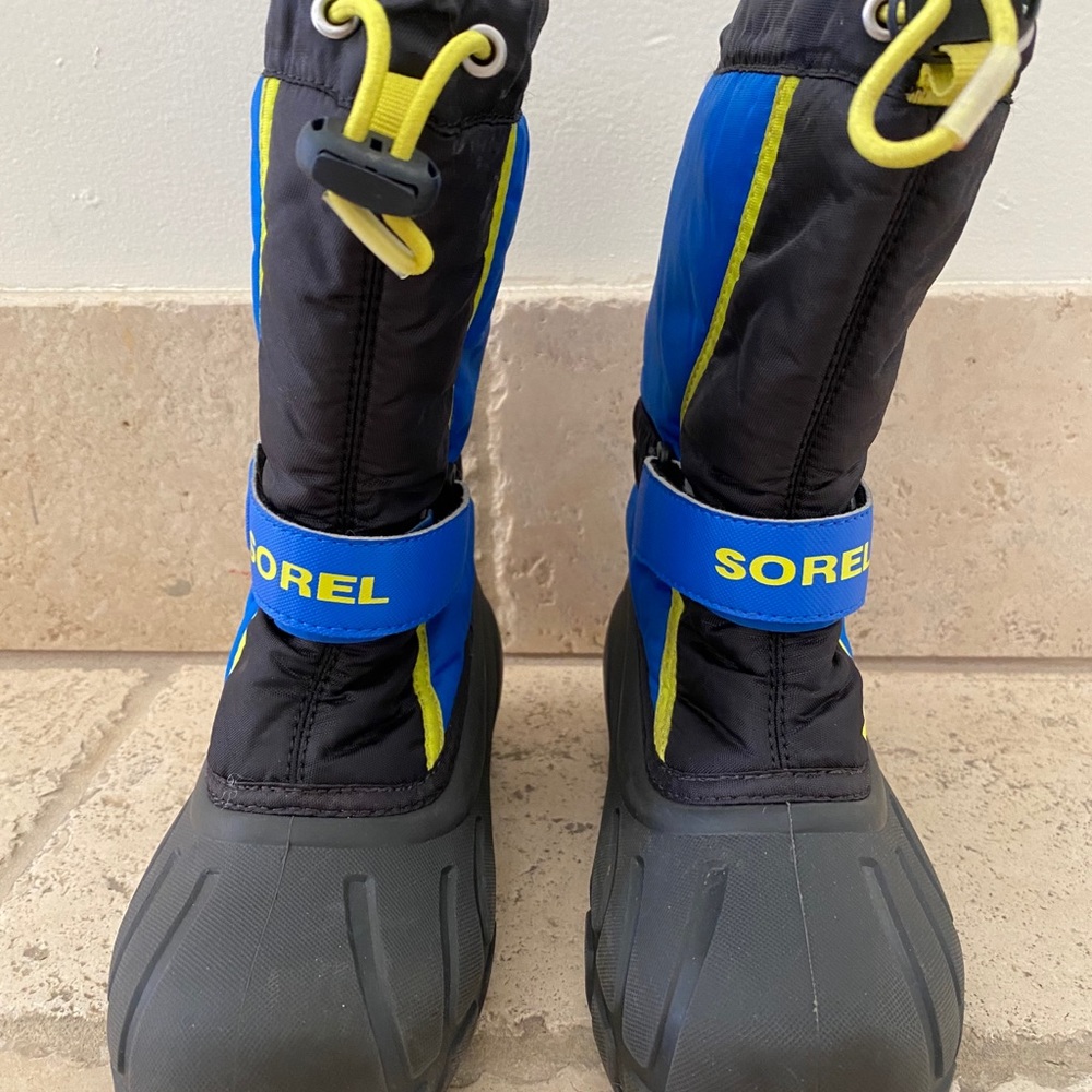 Sorel boy snow boots size 1